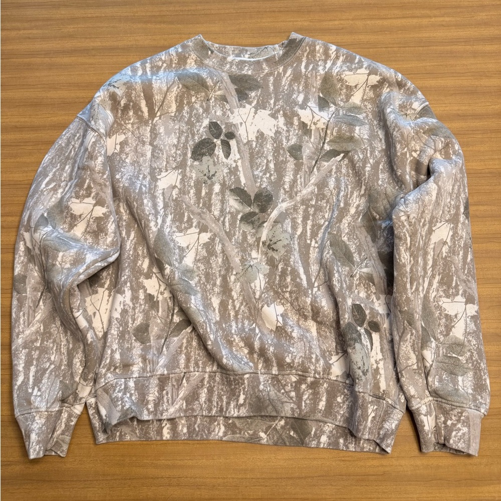 Abercrombie & Fitch Men's Gray Camouflage Crewneck Sweater